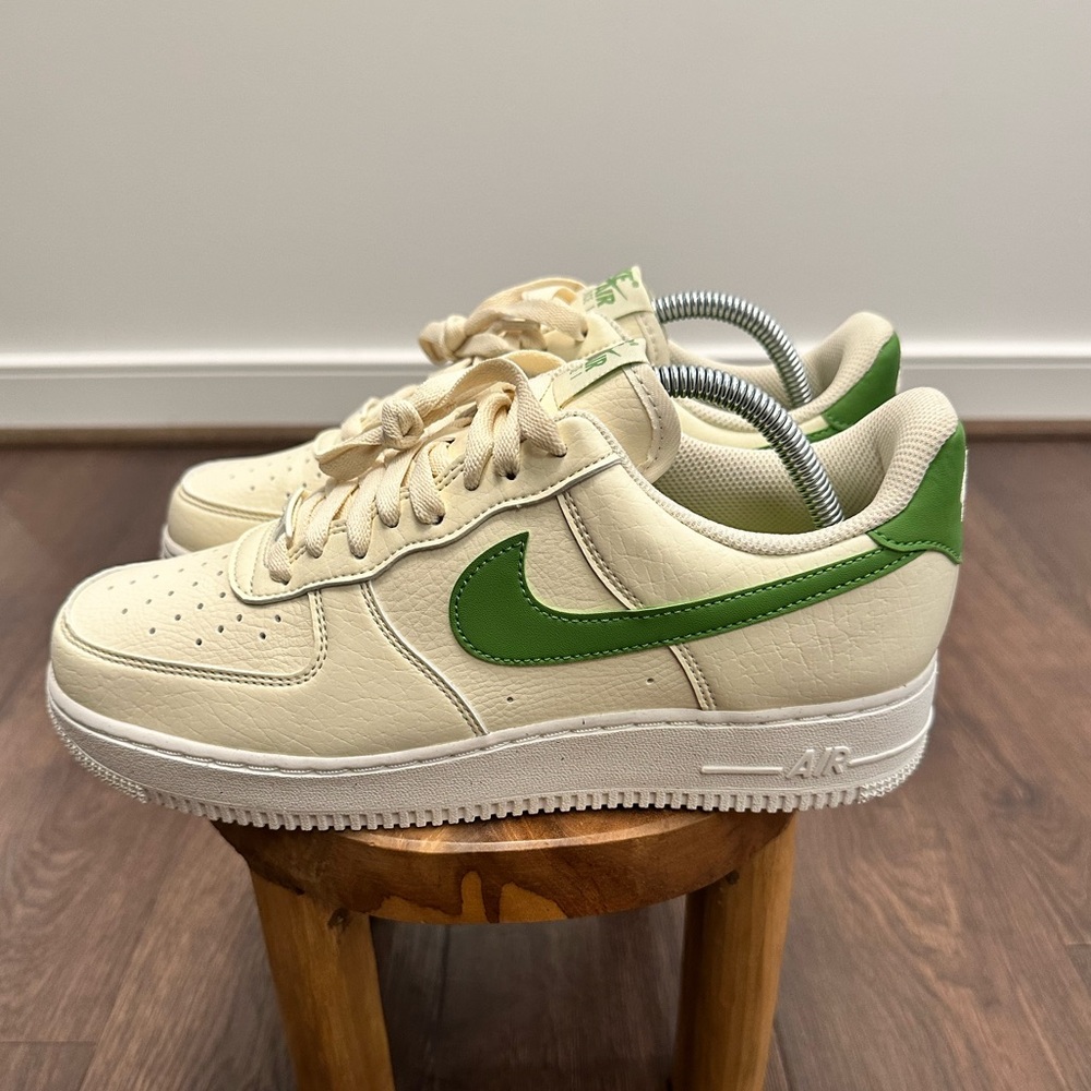 Nike Air Force 1 '07 Women’s SE Coconut Milk Green White DV3808-102 - Size: 9.5